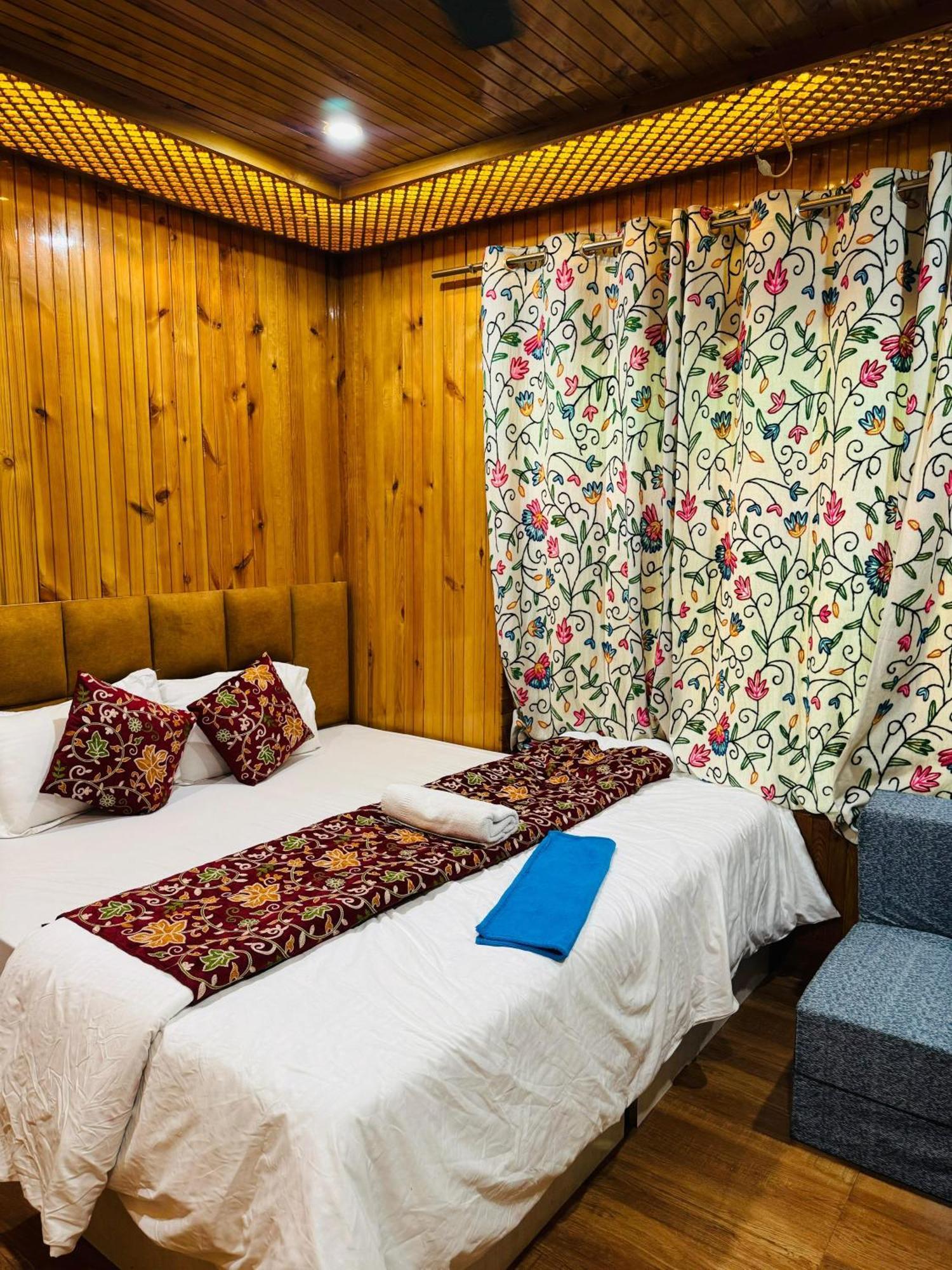 Frosty Mountain Resort Pahalgām Exterior foto